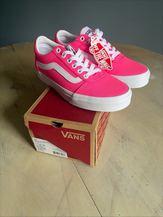 Vans Shoes - VANS Old Skool Pink/White Canvas Low Top Lace-Up Sneakers Women’s US Size 7 NWT